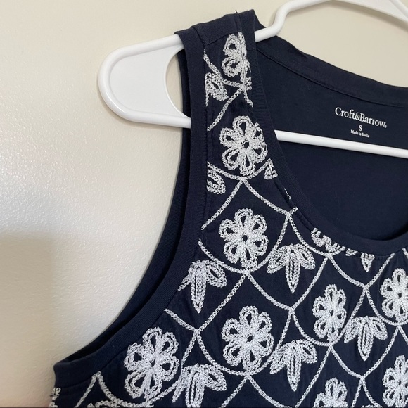 Croft & Barrow Navy Floral Tank Top. Size Small - Picture 3 of 6